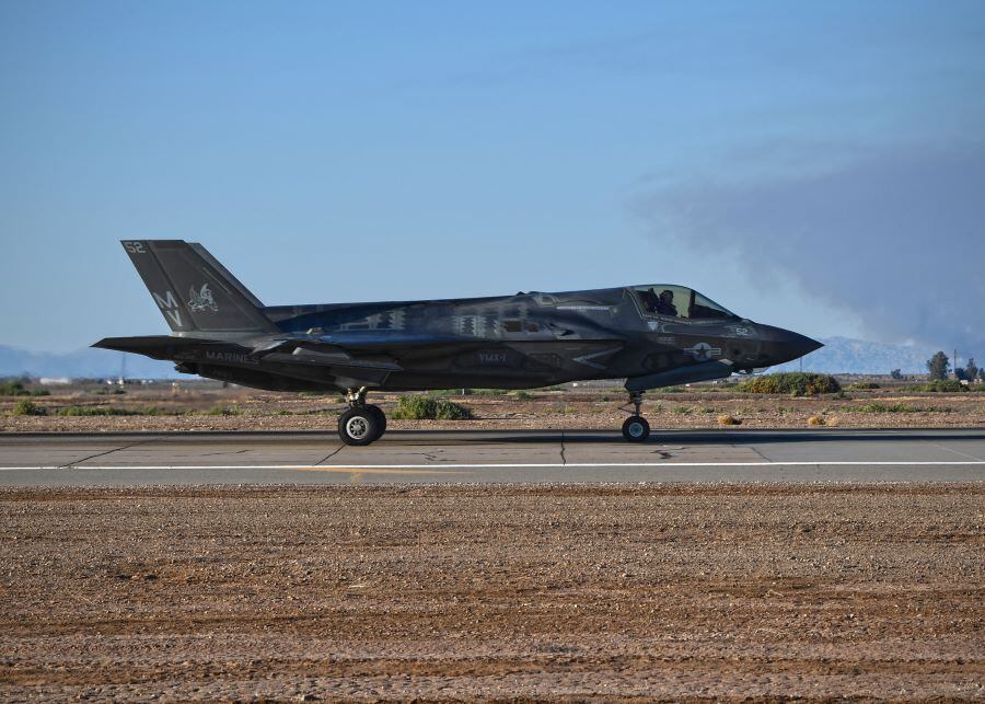 Video shows pilot ejecting from F-35 military jet, making crash landing in  Fort Worth