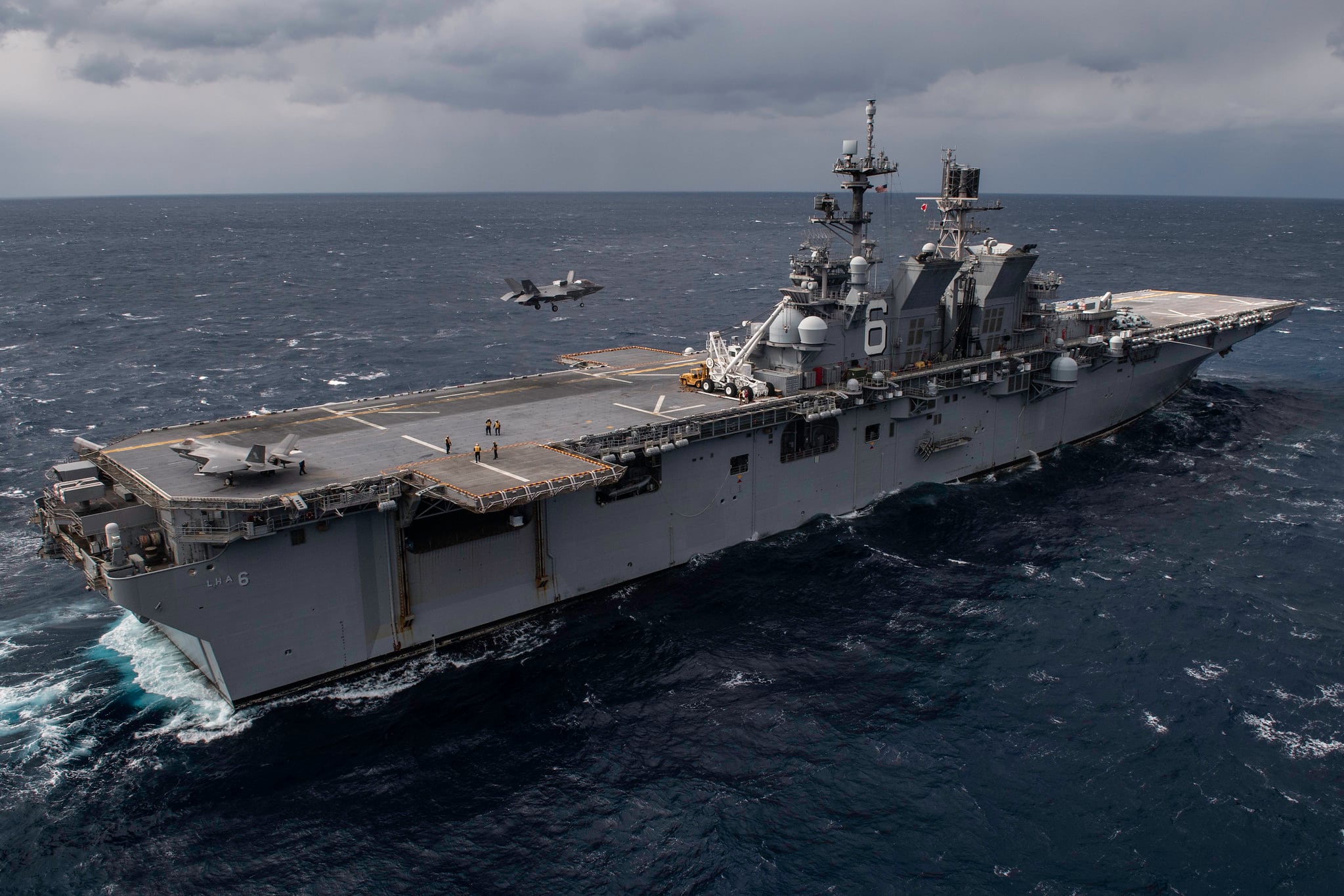 An F-35B Lightning II lands on the flight deck o the forward-deployed amphibious assault ship USS America (LHA 6) on Jan. 9, 2020, in the Philippine Sea.