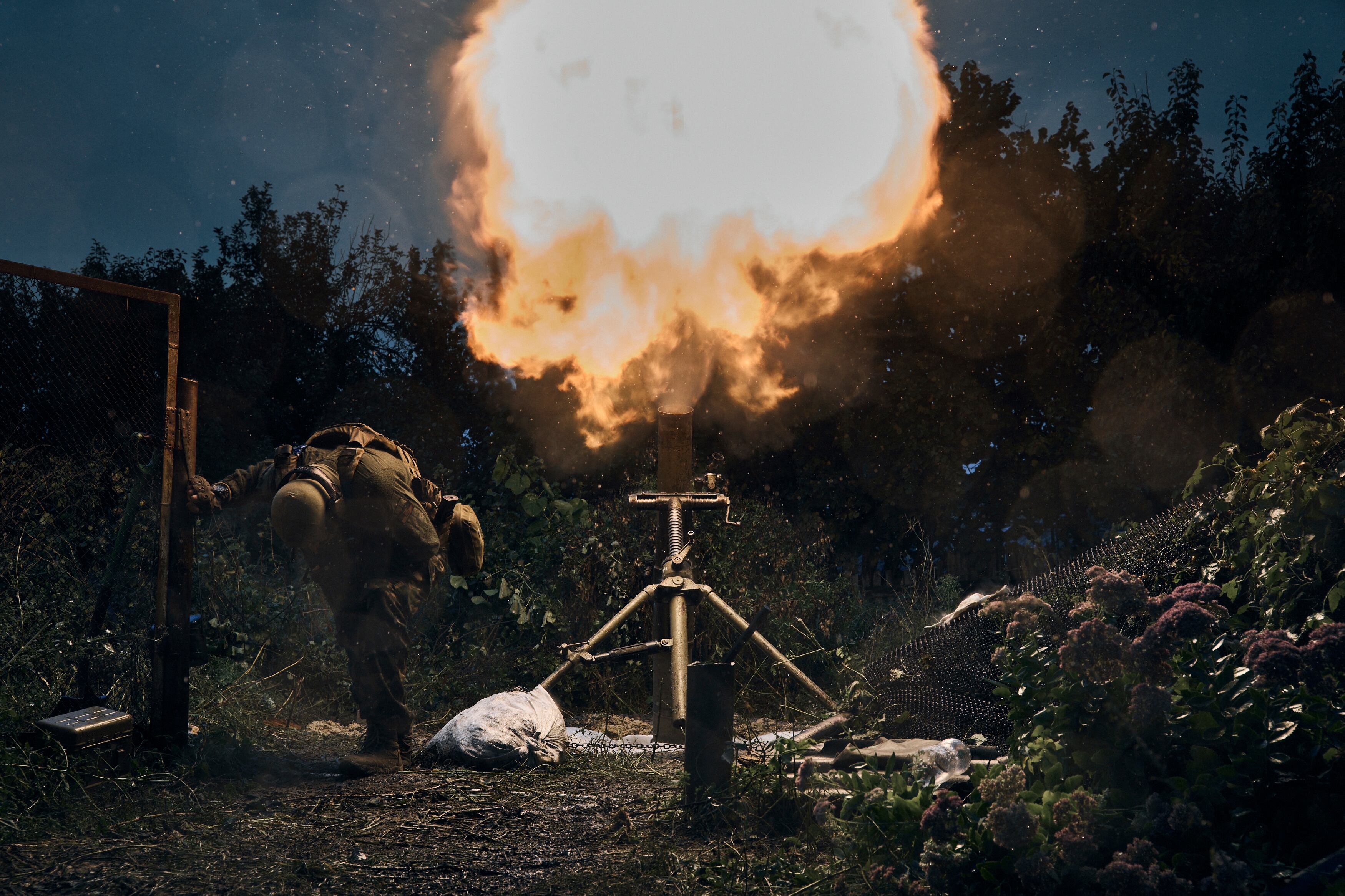 Ukrainian soldiers fire in the recently retaken city of Kupiansk, in the Kharkiv region, Ukraine, Friday, Sept. 23, 2022. Russian and Ukrainian forces exchanged missile and artillery barrages on Thursday as both sides refused to concede ground despite recent military setbacks for Moscow and the toll on the invaded country after seven months of war. (Kostiantyn Liberov/AP)